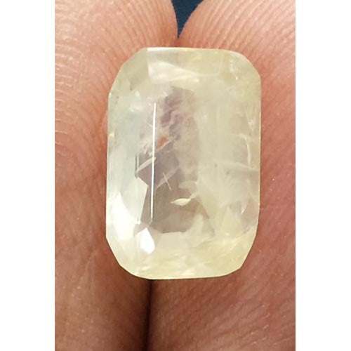 3.60 Ratti  yellow sapphire with Govt Lab Certificate-(6100)