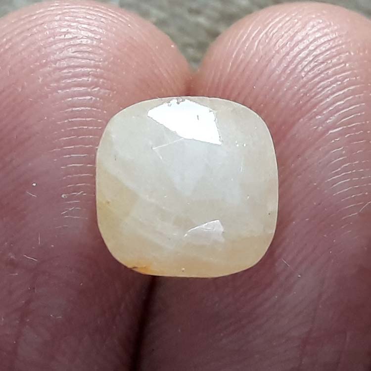 5.82 Ratti  yellow sapphire with Govt Lab Certificate-(1100)